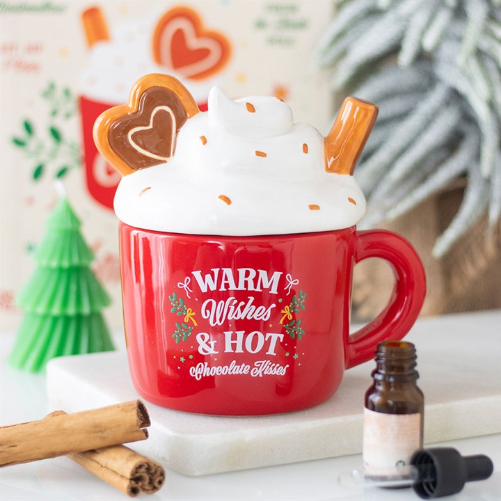 Quemador de wax melts con forma de taza de Navidad, vista frontal sobre fondo claro, decoración navideña artesanal y acogedora