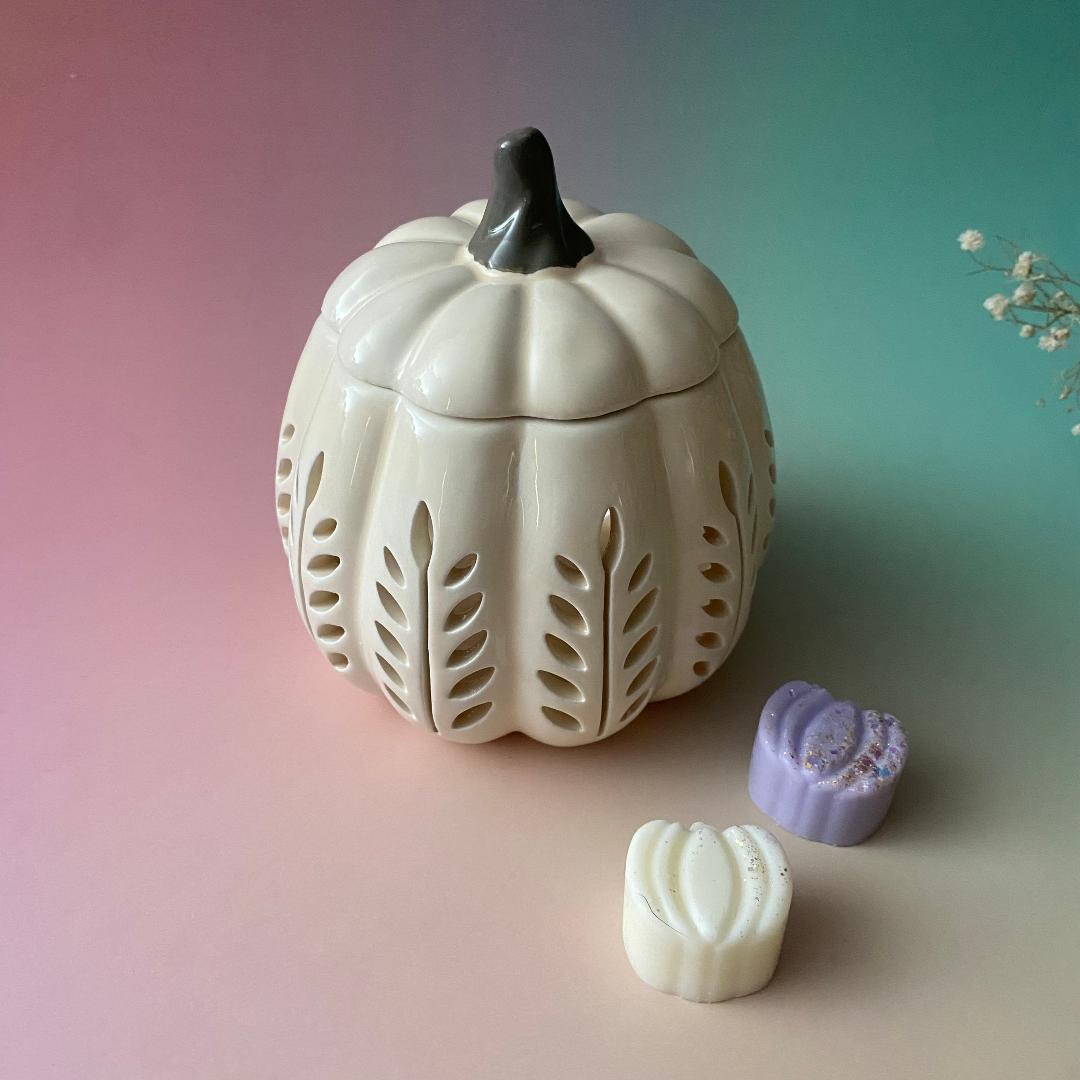 Quemador de wax melts con forma de calabaza decorativo