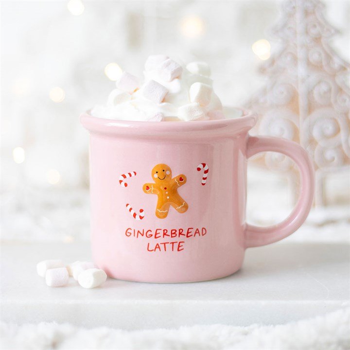 Taza rosa Gingerbread con vela aromática, vista frontal sobre fondo claro, diseño navideño artesanal y elegante